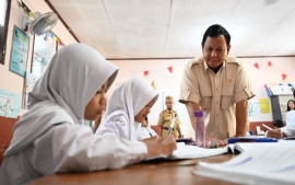 presiden-prabowo-tinjau-langsung-program-mbg-di-sdn-kedung-jaya-1-bogor