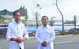 presiden-jokowi-bersama-presiden-terpilih-2024-2029-prabowo-subianto-meninjau-progres-pembangunan-di-ikn
