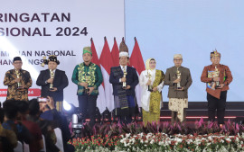 penyerahan-penghargaan-anugerah-pwi-2024