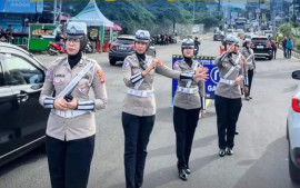 polres-bogor-imbau-wisatawan-patuhi-rekayasa-lalu-lintas-di-jalur-puncak